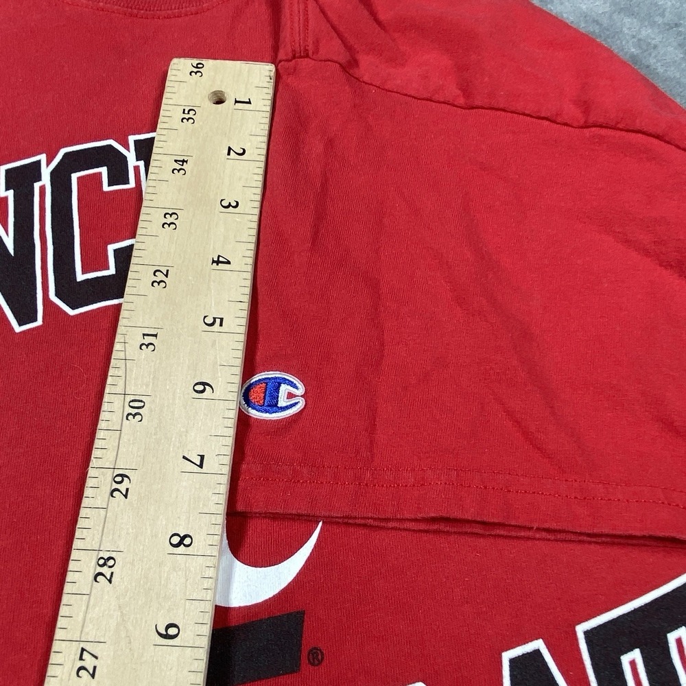 Cincinnati Bearcats Shirt Medium Red Tee Center Logo Spellout College NCAA Team - Picture 4 of 8